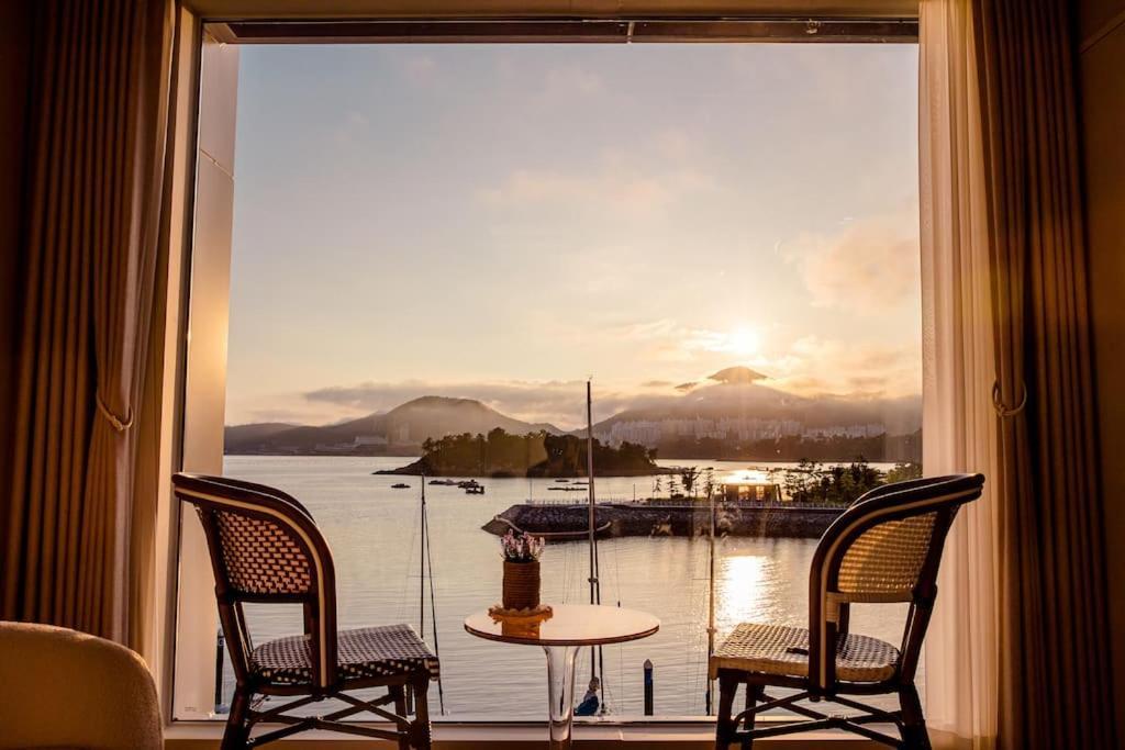 The Castle Ocean Suite Yeosu Ngoại thất bức ảnh